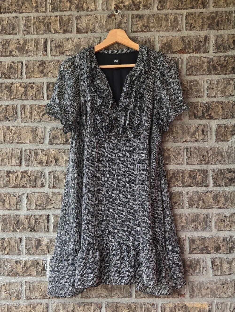 H&M Black & White Ruffle Front Short Sleeve Dress / Size M